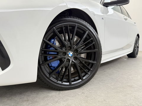 BMW 1-serie 118i High Executive Edition M-Sport 141PK | Pano | Virtual | Sfeerverl. | Carplay | Leder | Stoelverw. | NAP