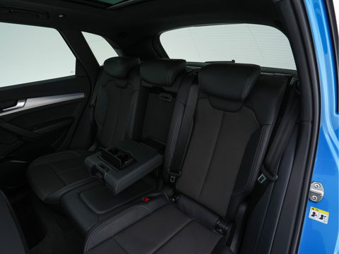 Audi Q5 50 TFSI e quattro S edition (INCL.BTW) *PANO | LEATHER-FABRIC | FULL-LED | DIGI-COCKPIT | NAVI-FULLMAP | HEATED-SPORTSEATS | KEYLESS | DAB+ | CAMERA | PRIVACY-GLASS | SHIFT-PADDLES | ECC | PDC | CRUISE | 19''ALU*
