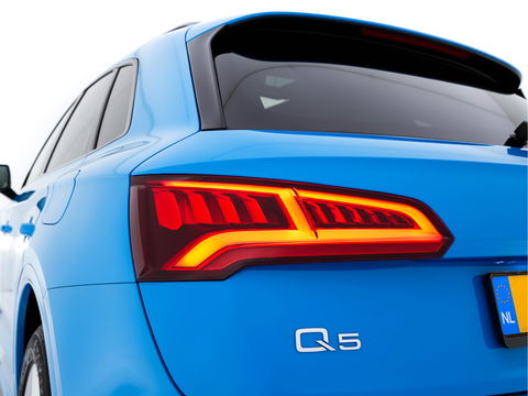 Audi Q5 50 TFSI e quattro S edition (INCL.BTW) *PANO | LEATHER-FABRIC | FULL-LED | DIGI-COCKPIT | NAVI-FULLMAP | HEATED-SPORTSEATS | KEYLESS | DAB+ | CAMERA | PRIVACY-GLASS | SHIFT-PADDLES | ECC | PDC | CRUISE | 19''ALU*