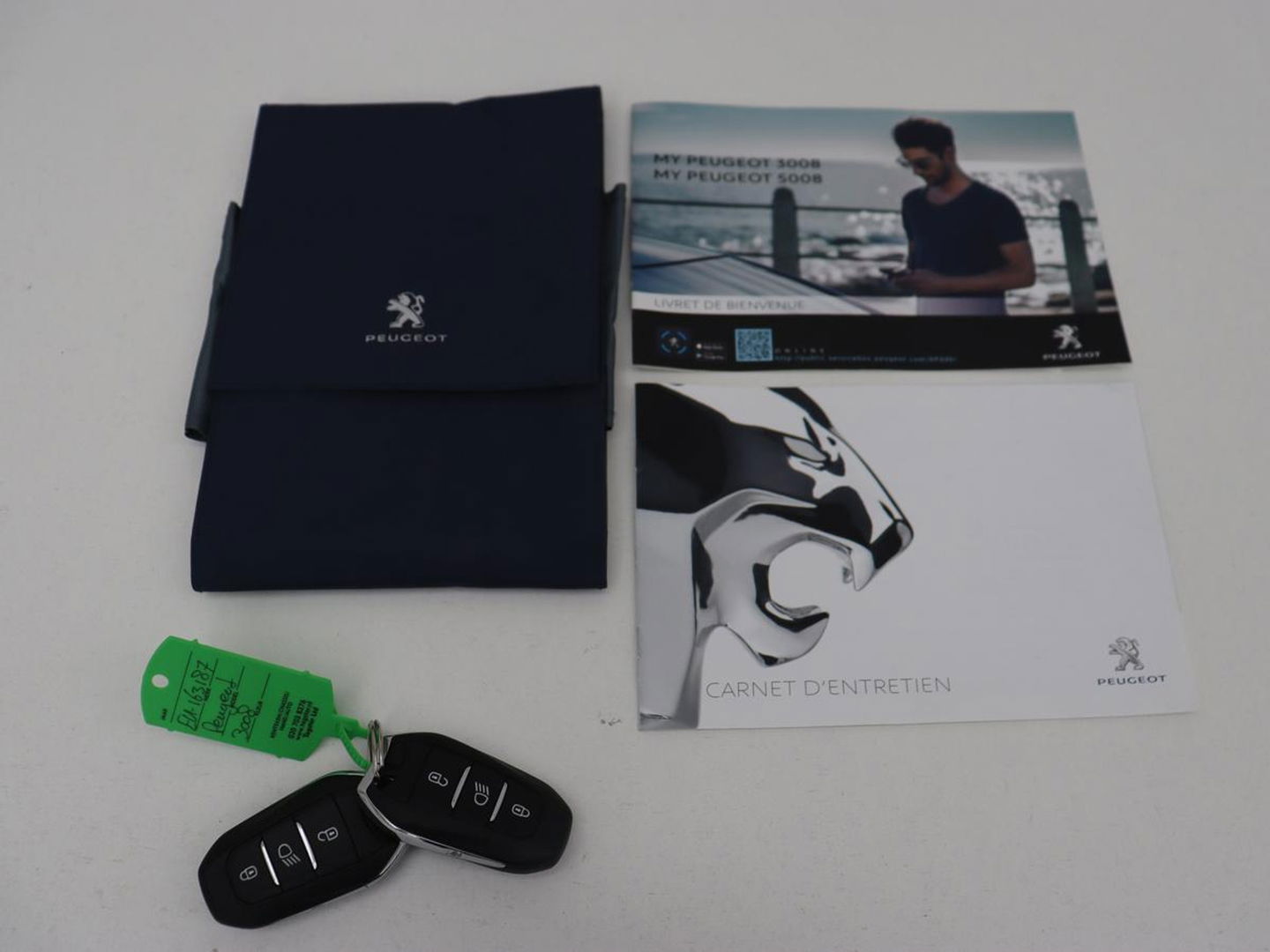 Peugeot 3008 1.6 HYbrid 225 Allure | Camera | Trekhaak afneembaar | Cruise Control | Carplay | Navigatie