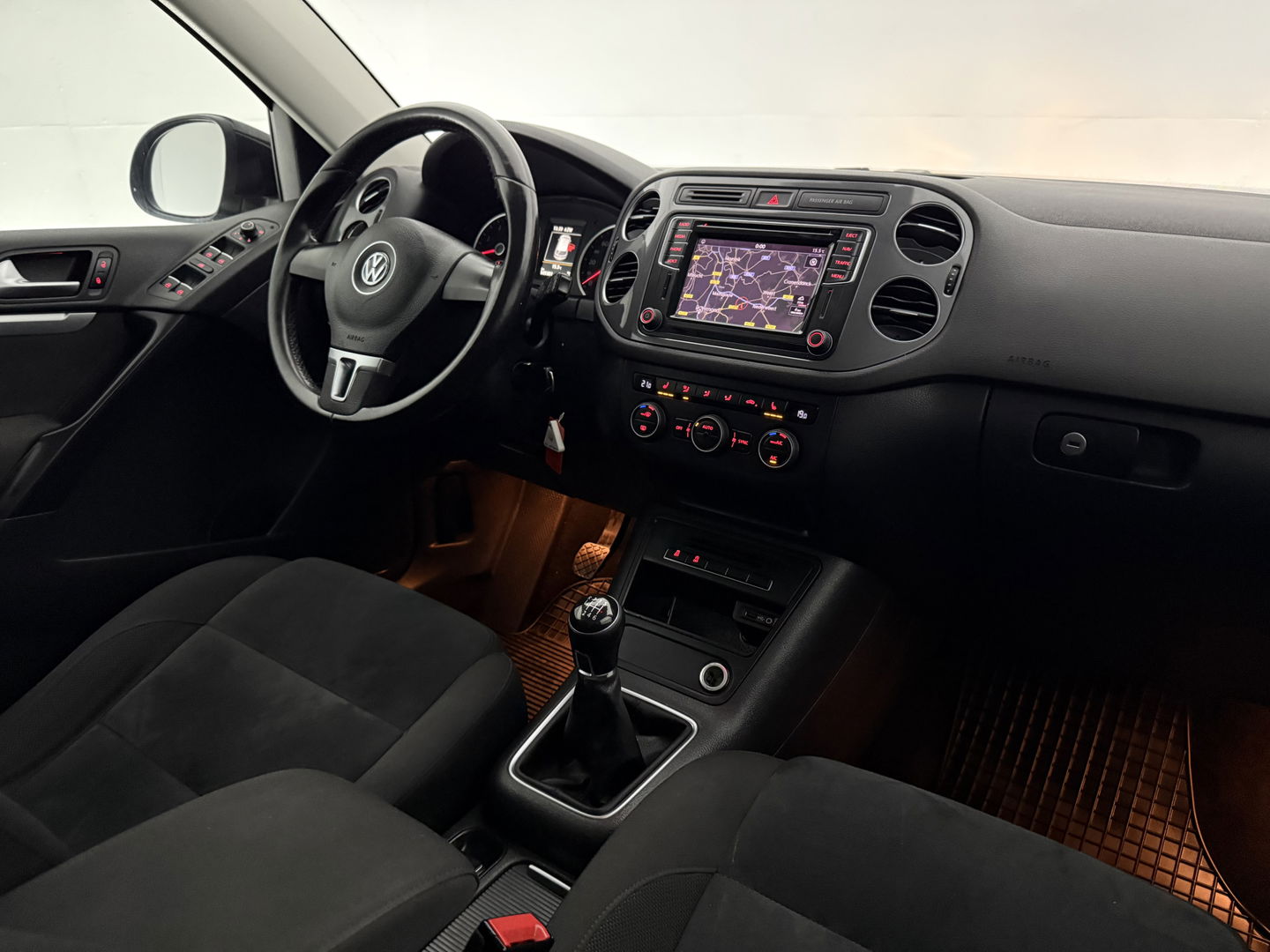 Volkswagen Tiguan 1.4 TSI Sport&Style | Cruise | Navi | Clima | Parkeersens. | Stoelverw. | Afn. Trekh.