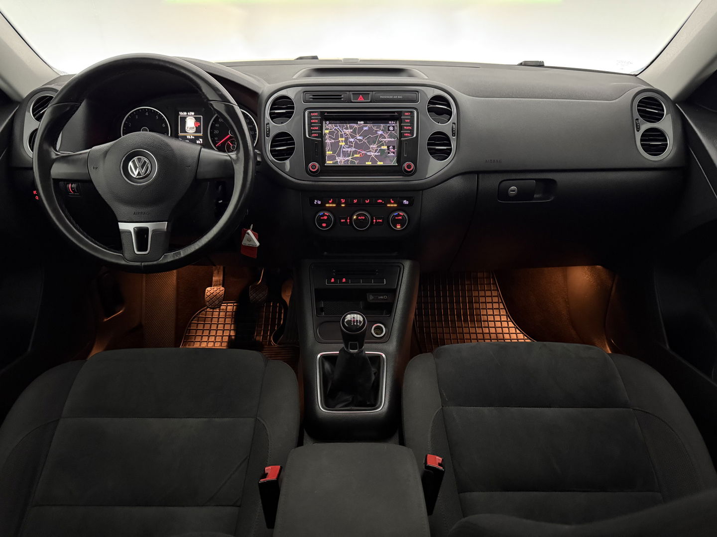 Volkswagen Tiguan 1.4 TSI Sport&Style | Cruise | Navi | Clima | Parkeersens. | Stoelverw. | Afn. Trekh.
