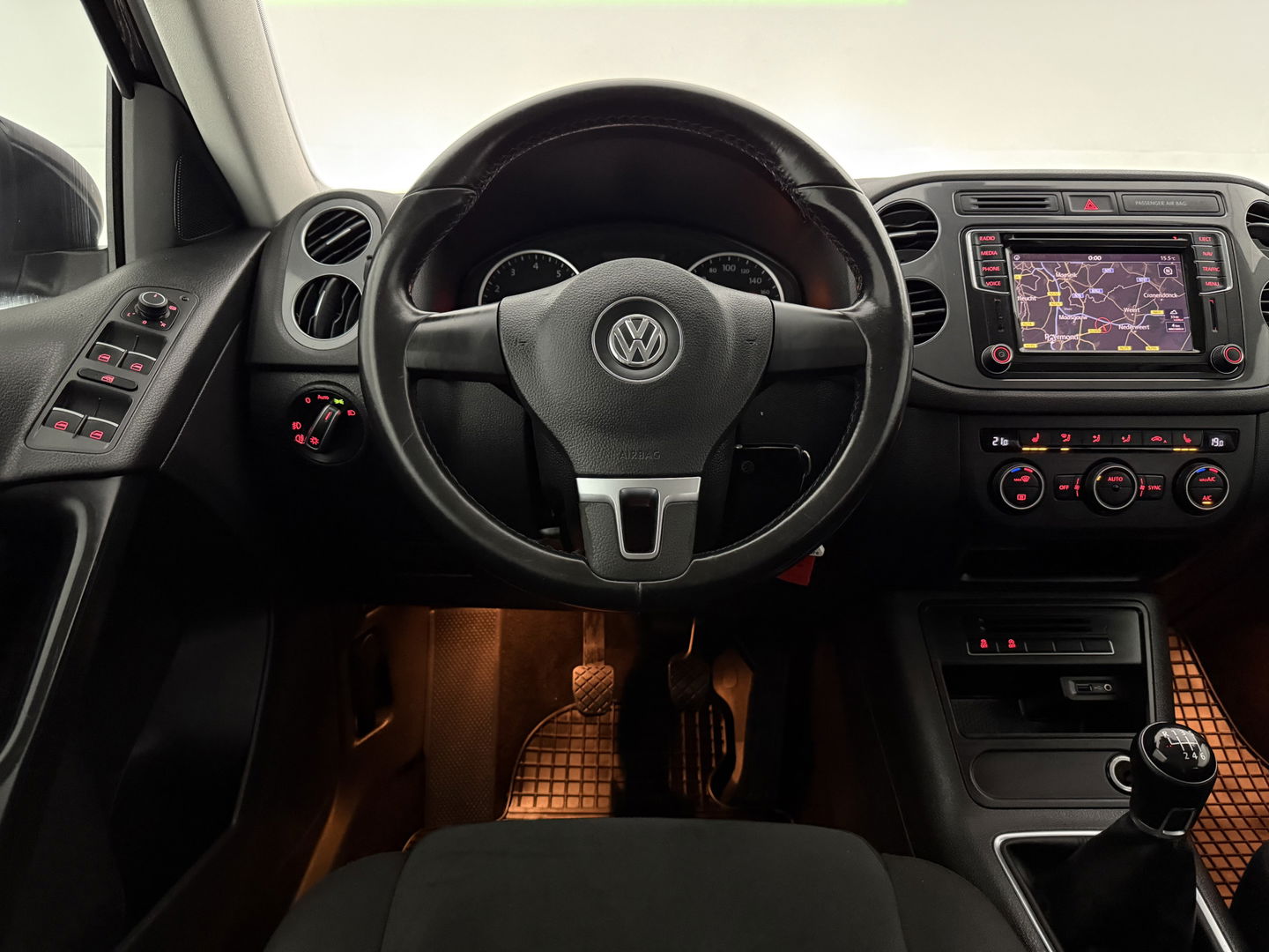 Volkswagen Tiguan 1.4 TSI Sport&Style | Cruise | Navi | Clima | Parkeersens. | Stoelverw. | Afn. Trekh.