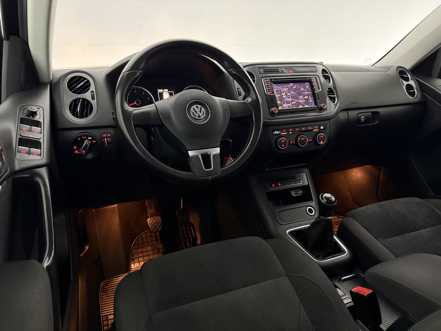 Volkswagen Tiguan 1.4 TSI Sport&Style | Cruise | Navi | Clima | Parkeersens. | Stoelverw. | Afn. Trekh.