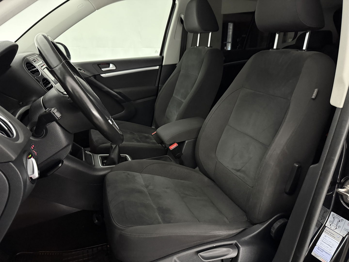 Volkswagen Tiguan 1.4 TSI Sport&Style | Cruise | Navi | Clima | Parkeersens. | Stoelverw. | Afn. Trekh.