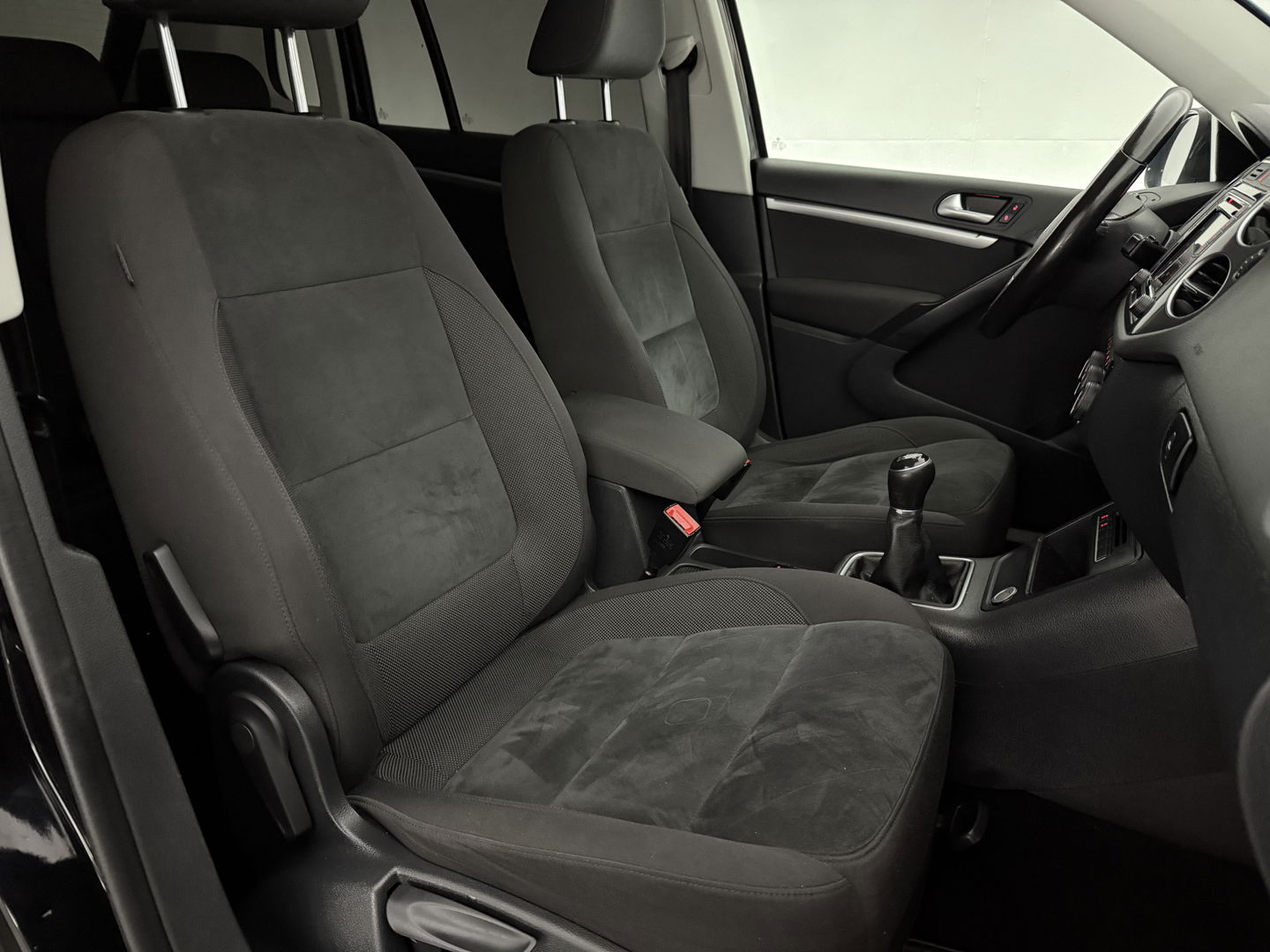 Volkswagen Tiguan 1.4 TSI Sport&Style | Cruise | Navi | Clima | Parkeersens. | Stoelverw. | Afn. Trekh.