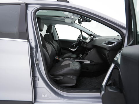 Peugeot 2008 1.2 PureTech Allure Aut. *PANO | LEATHER-FABRIC | HEATED-SPORTSEATS | CARPLAY | ECC | CAMERA | PRIVACY-GLASS | PDC | CRUISE | 16''ALU*