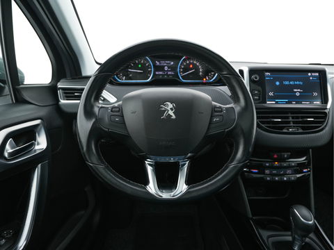 Peugeot 2008 1.2 PureTech Allure Aut. *PANO | LEATHER-FABRIC | HEATED-SPORTSEATS | CARPLAY | ECC | CAMERA | PRIVACY-GLASS | PDC | CRUISE | 16''ALU*
