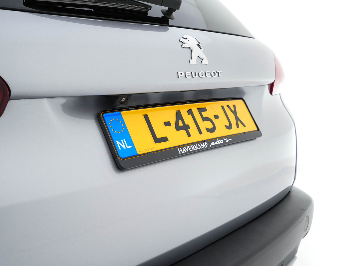Peugeot 2008 1.2 PureTech Allure Aut. *PANO | LEATHER-FABRIC | HEATED-SPORTSEATS | CARPLAY | ECC | CAMERA | PRIVACY-GLASS | PDC | CRUISE | 16''ALU*