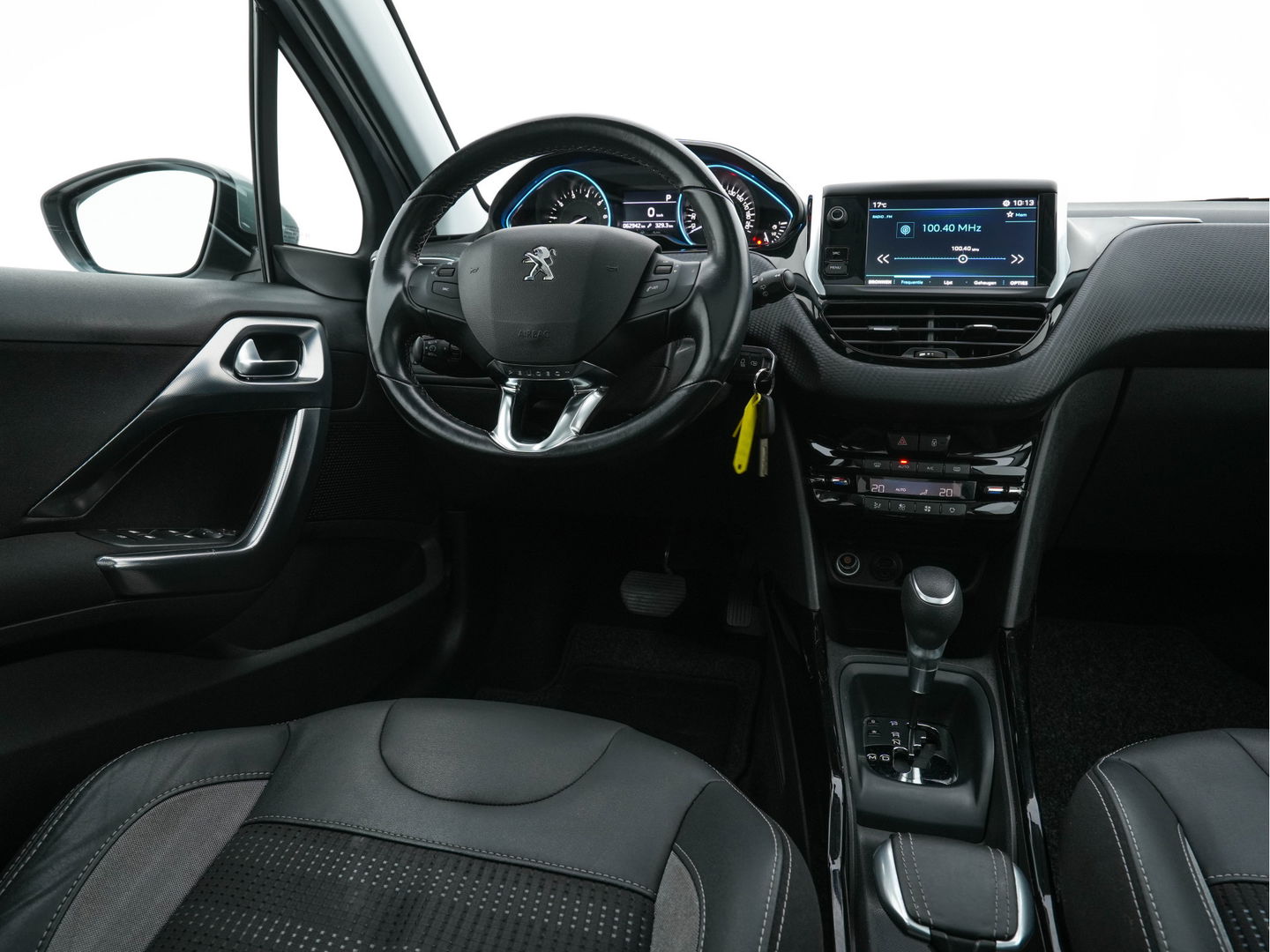 Peugeot 2008 1.2 PureTech Allure Aut. *PANO | LEATHER-FABRIC | HEATED-SPORTSEATS | CARPLAY | ECC | CAMERA | PRIVACY-GLASS | PDC | CRUISE | 16''ALU*