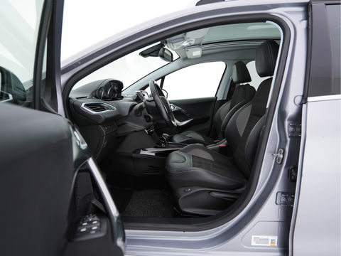 Peugeot 2008 1.2 PureTech Allure Aut. *PANO | LEATHER-FABRIC | HEATED-SPORTSEATS | CARPLAY | ECC | CAMERA | PRIVACY-GLASS | PDC | CRUISE | 16''ALU*