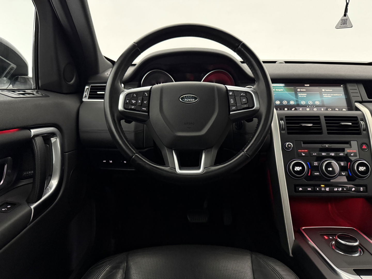 Land Rover Discovery 2.0 TD4 HSE Luxury 180PK 7p. | Pano | Premium Audio | Memory | Sfeer | Camera | Carplay | Leder | Trekh.