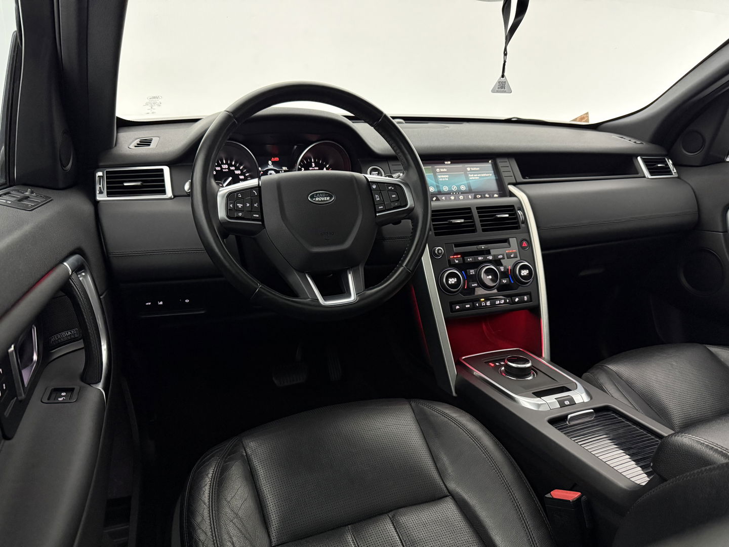 Land Rover Discovery 2.0 TD4 HSE Luxury 180PK 7p. | Pano | Premium Audio | Memory | Sfeer | Camera | Carplay | Leder | Trekh.