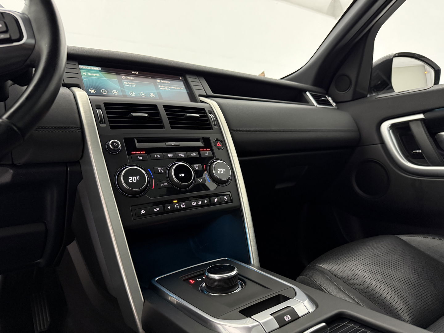 Land Rover Discovery 2.0 TD4 HSE Luxury 180PK 7p. | Pano | Premium Audio | Memory | Sfeer | Camera | Carplay | Leder | Trekh.