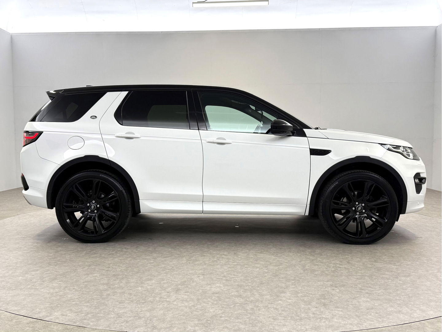 Land Rover Discovery 2.0 TD4 HSE Luxury 180PK 7p. | Pano | Premium Audio | Memory | Sfeer | Camera | Carplay | Leder | Trekh.