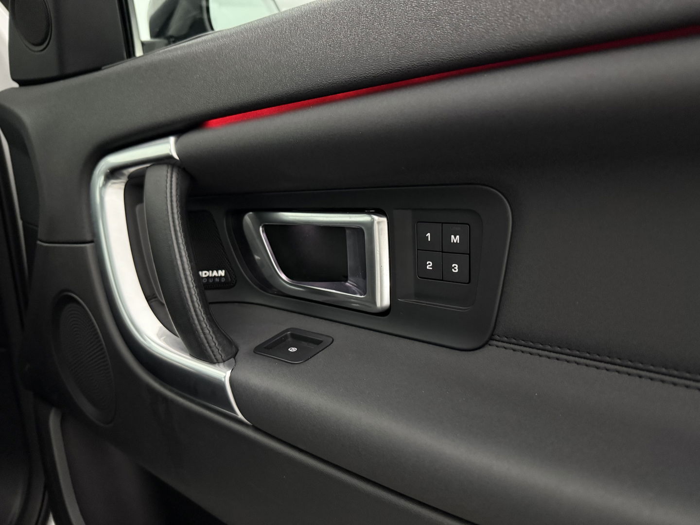 Land Rover Discovery 2.0 TD4 HSE Luxury 180PK 7p. | Pano | Premium Audio | Memory | Sfeer | Camera | Carplay | Leder | Trekh.