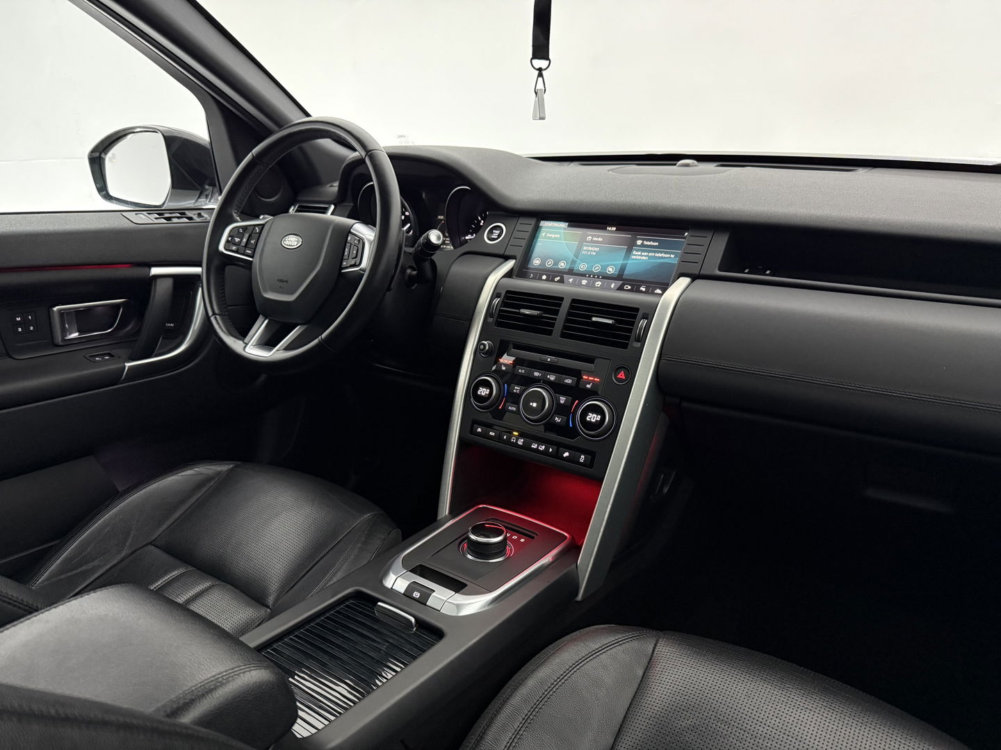 Land Rover Discovery 2.0 TD4 HSE Luxury 180PK 7p. | Pano | Premium Audio | Memory | Sfeer | Camera | Carplay | Leder | Trekh.