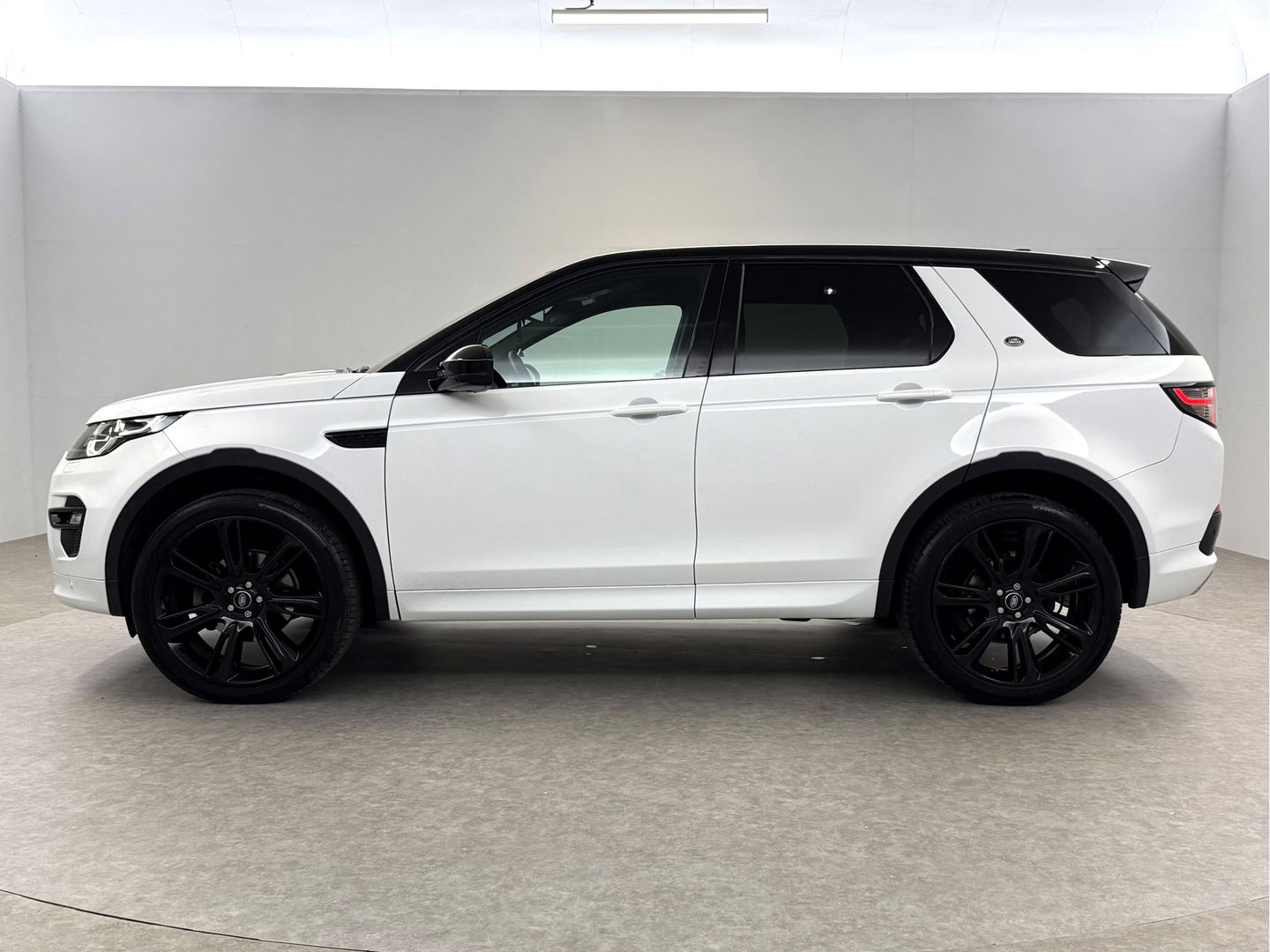 Land Rover Discovery 2.0 TD4 HSE Luxury 180PK 7p. | Pano | Premium Audio | Memory | Sfeer | Camera | Carplay | Leder | Trekh.