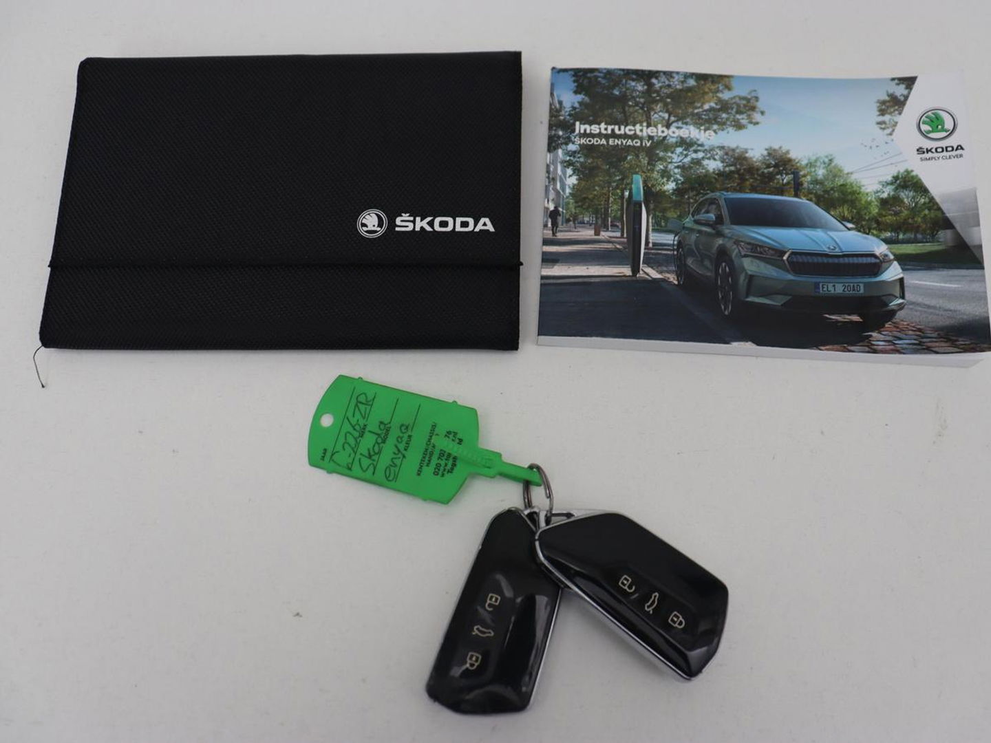 Škoda Enyaq iV 60 | Camera | Carplay | Keyless | Half leder | Navigatie | Full LED | Climate control | Cruise control | Parkeerhulp