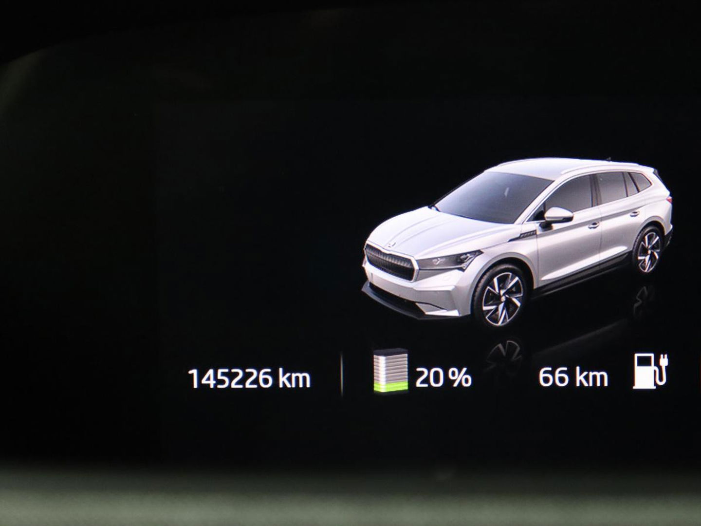 Škoda Enyaq iV 60 | Camera | Carplay | Keyless | Half leder | Navigatie | Full LED | Climate control | Cruise control | Parkeerhulp