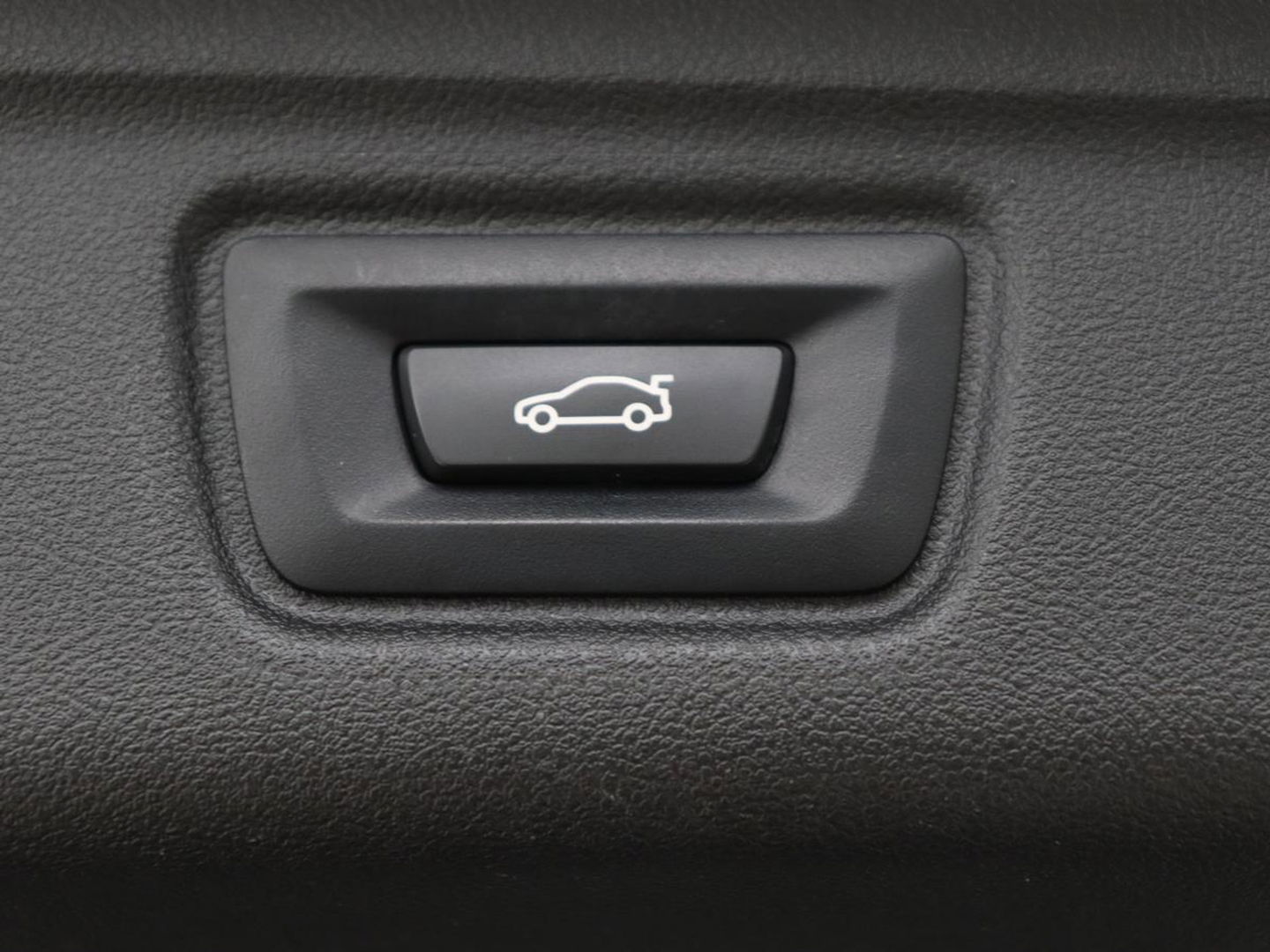 BMW 3 Serie Touring 320i Executive Edition | Half Leder | Cruise Control | Trekhaak | Elektrische achterklep | Camera | Carplay | Sfeerverlichting