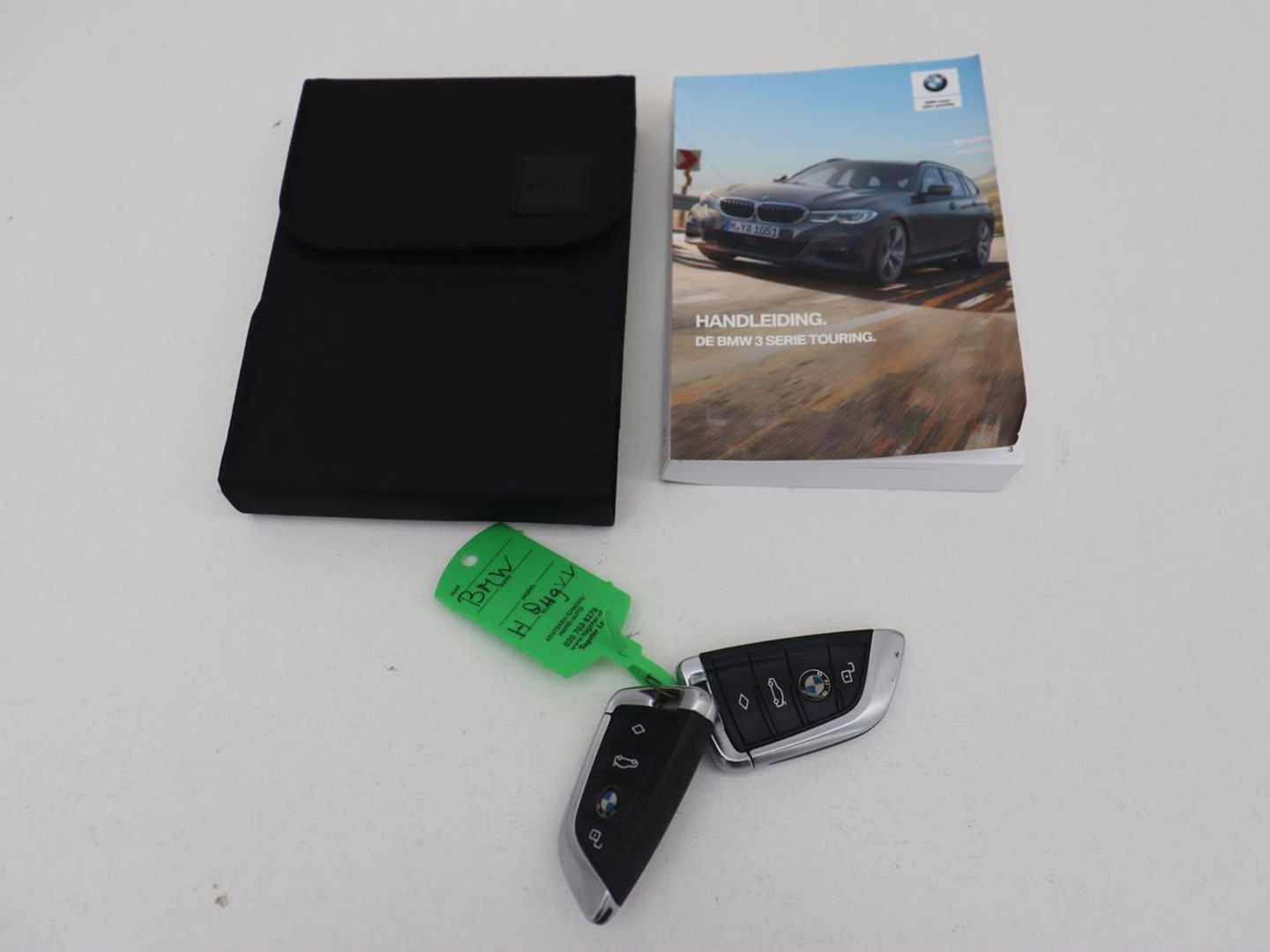 BMW 3 Serie Touring 320i Executive Edition | Half Leder | Cruise Control | Trekhaak | Elektrische achterklep | Camera | Carplay | Sfeerverlichting
