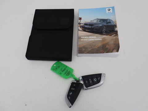 BMW 3 Serie Touring 320i Executive Edition | Half Leder | Cruise Control | Trekhaak | Elektrische achterklep | Camera | Carplay | Sfeerverlichting