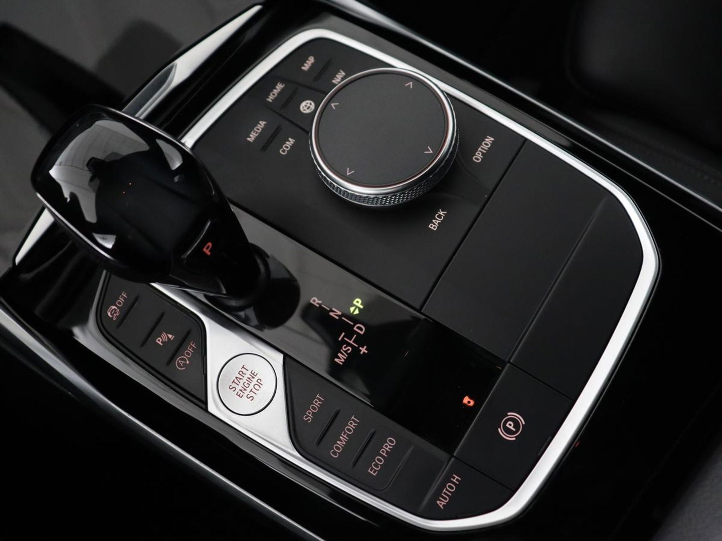 BMW 3 Serie Touring 320i Executive Edition | Half Leder | Cruise Control | Trekhaak | Elektrische achterklep | Camera | Carplay | Sfeerverlichting