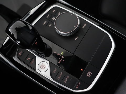 BMW 3 Serie Touring 320i Executive Edition | Half Leder | Cruise Control | Trekhaak | Elektrische achterklep | Camera | Carplay | Sfeerverlichting