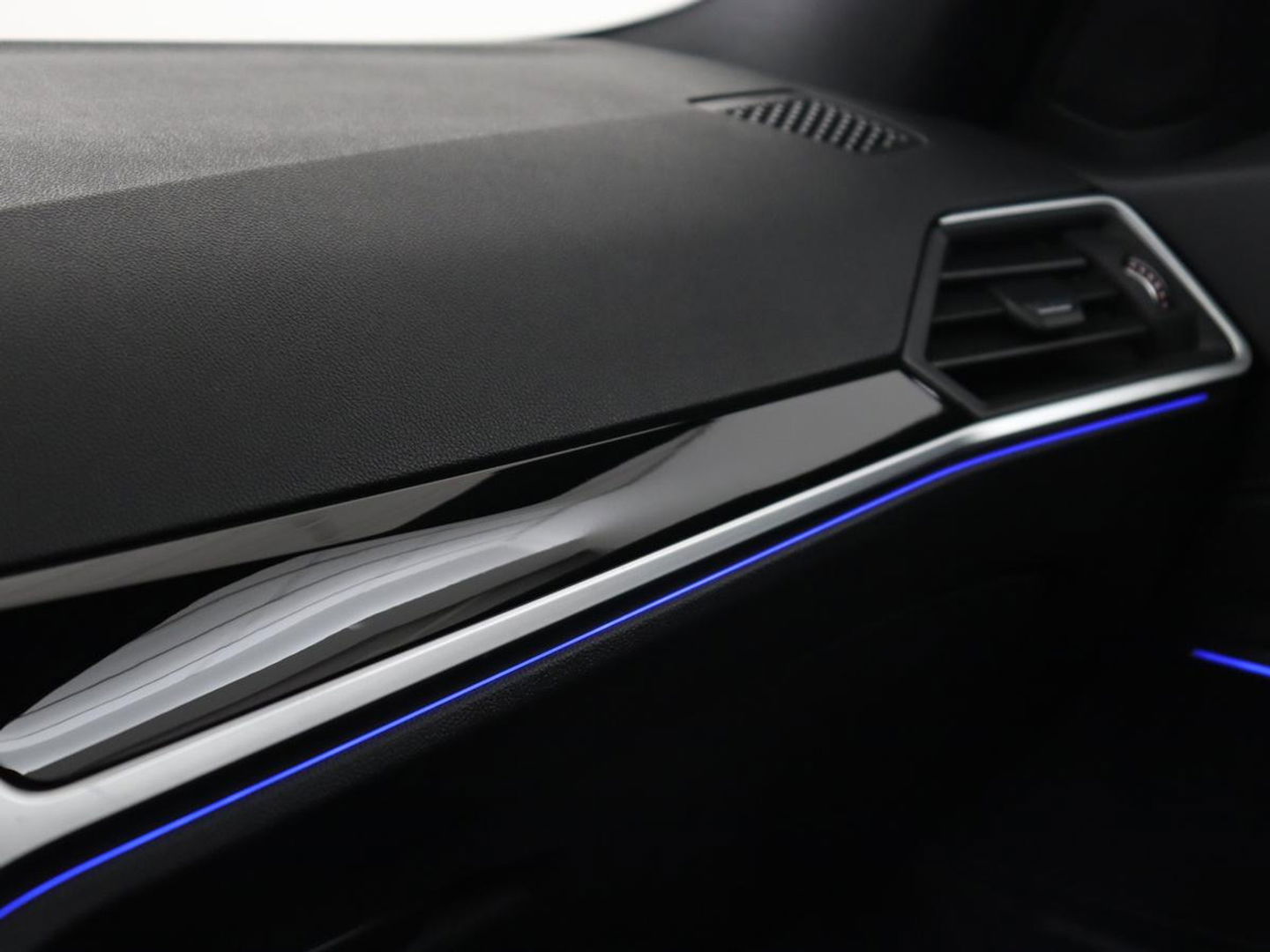 BMW 3 Serie Touring 320i Executive Edition | Half Leder | Cruise Control | Trekhaak | Elektrische achterklep | Camera | Carplay | Sfeerverlichting