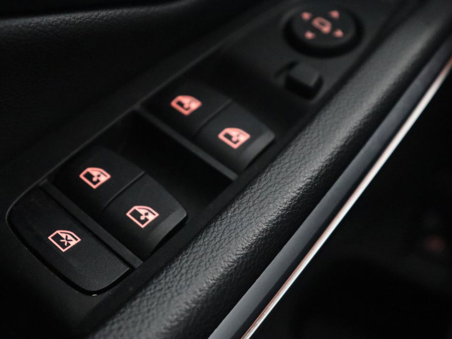 BMW 3 Serie Touring 320i Executive Edition | Half Leder | Cruise Control | Trekhaak | Elektrische achterklep | Camera | Carplay | Sfeerverlichting