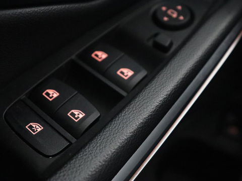 BMW 3 Serie Touring 320i Executive Edition | Half Leder | Cruise Control | Trekhaak | Elektrische achterklep | Camera | Carplay | Sfeerverlichting