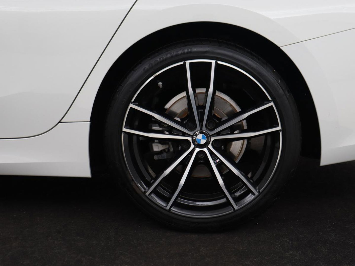 BMW 3 Serie Touring 320i Executive Edition | Half Leder | Cruise Control | Trekhaak | Elektrische achterklep | Camera | Carplay | Sfeerverlichting