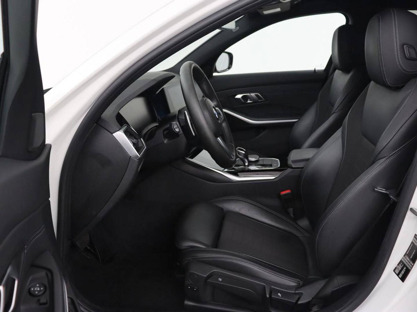 BMW 3 Serie Touring 320i Executive Edition | Half Leder | Cruise Control | Trekhaak | Elektrische achterklep | Camera | Carplay | Sfeerverlichting