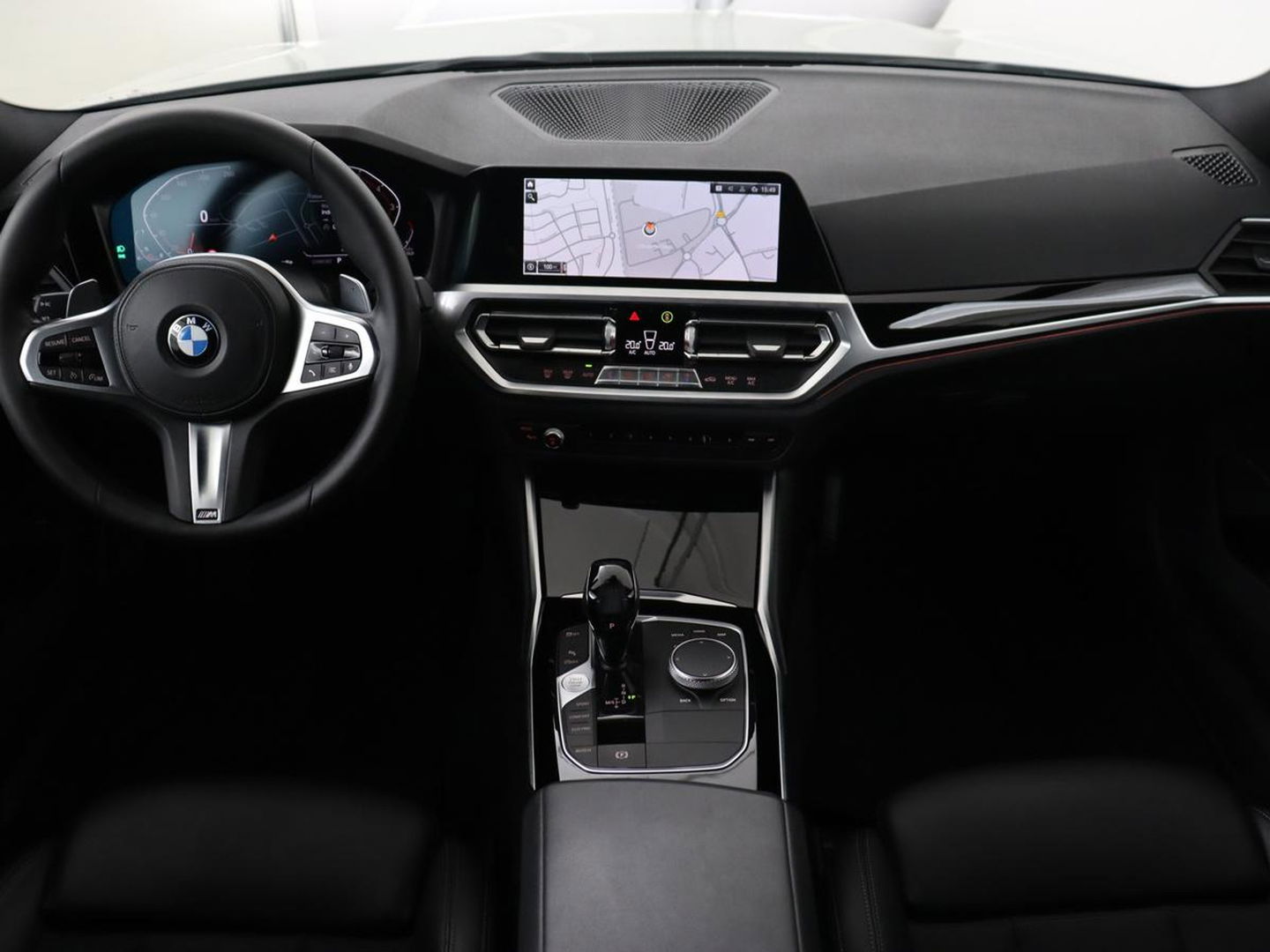 BMW 3 Serie Touring 320i Executive Edition | Half Leder | Cruise Control | Trekhaak | Elektrische achterklep | Camera | Carplay | Sfeerverlichting