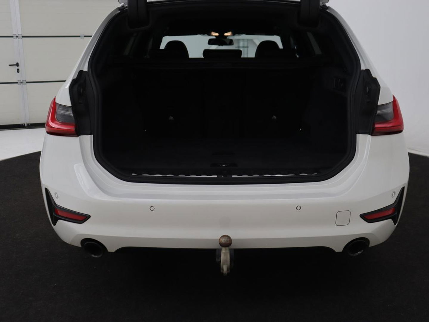 BMW 3 Serie Touring 320i Executive Edition | Half Leder | Cruise Control | Trekhaak | Elektrische achterklep | Camera | Carplay | Sfeerverlichting