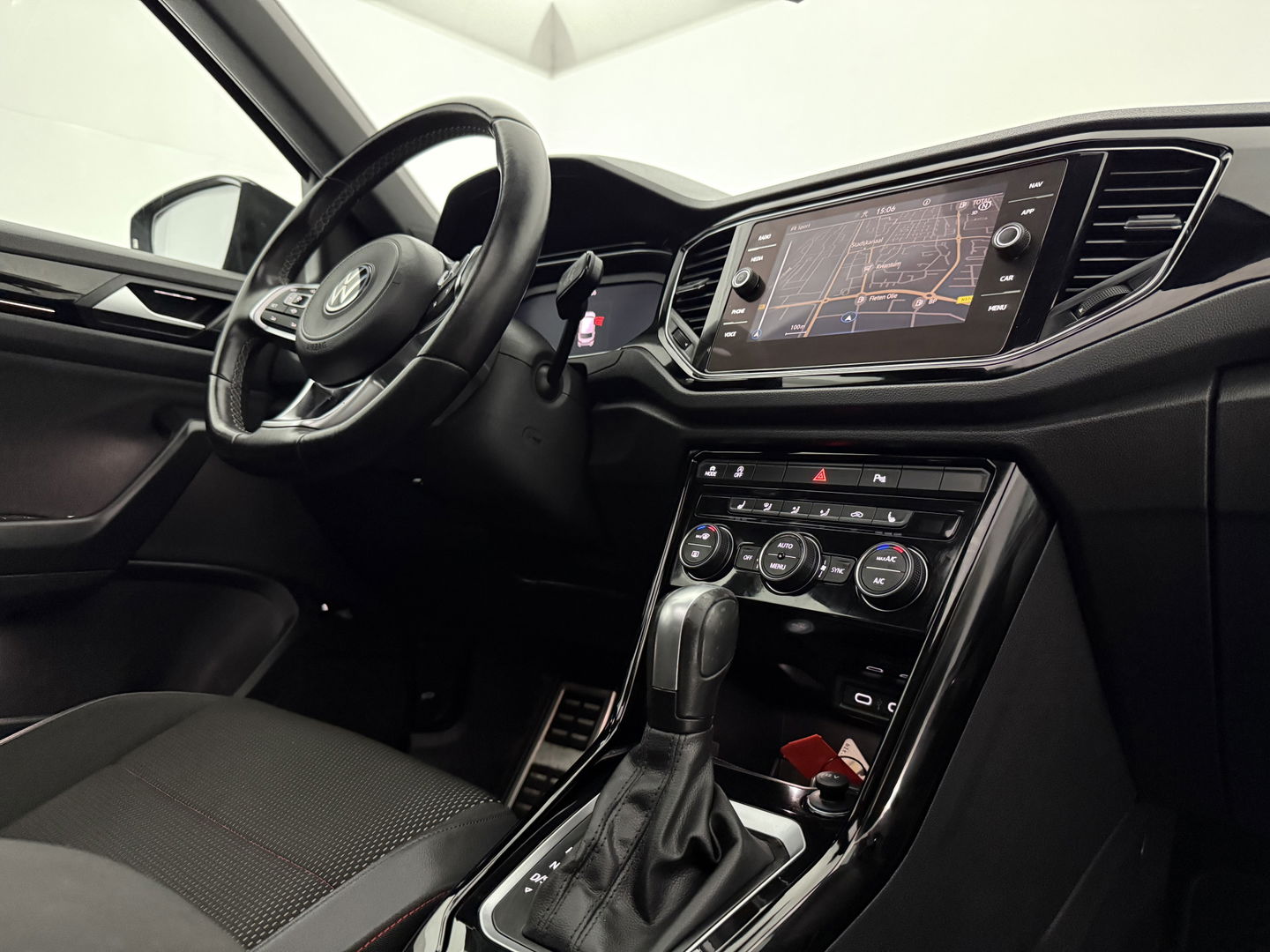 Volkswagen T-Roc 1.5 TSI Sport | Pano | Virtual | Camera | Carplay | Adaptive Cruise | Keyless | Stoelverw. | NAP