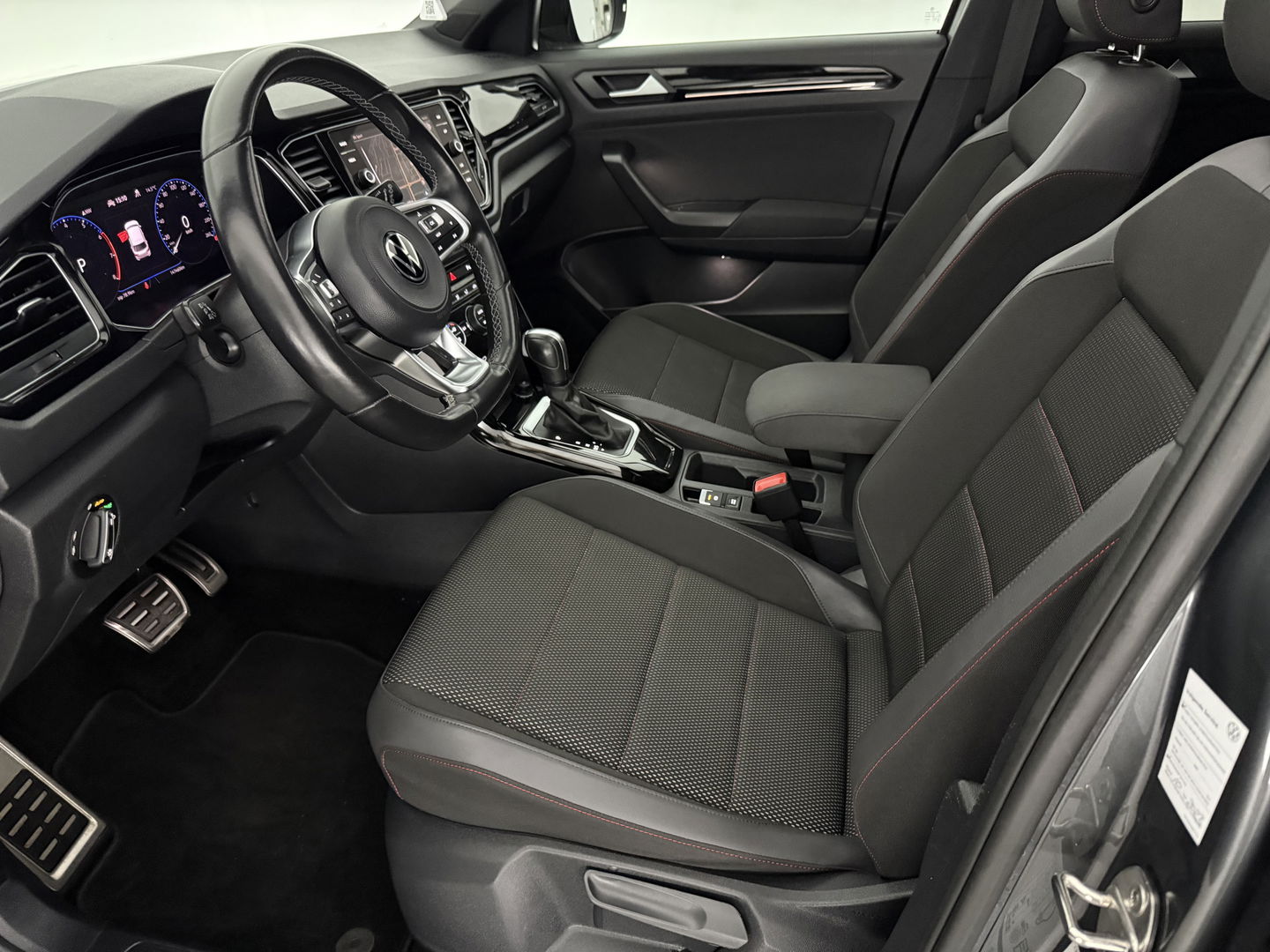 Volkswagen T-Roc 1.5 TSI Sport | Pano | Virtual | Camera | Carplay | Adaptive Cruise | Keyless | Stoelverw. | NAP