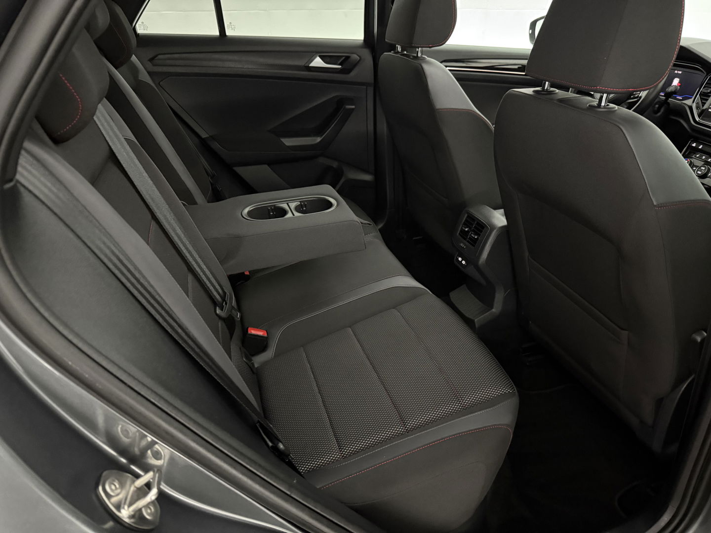 Volkswagen T-Roc 1.5 TSI Sport | Pano | Virtual | Camera | Carplay | Adaptive Cruise | Keyless | Stoelverw. | NAP