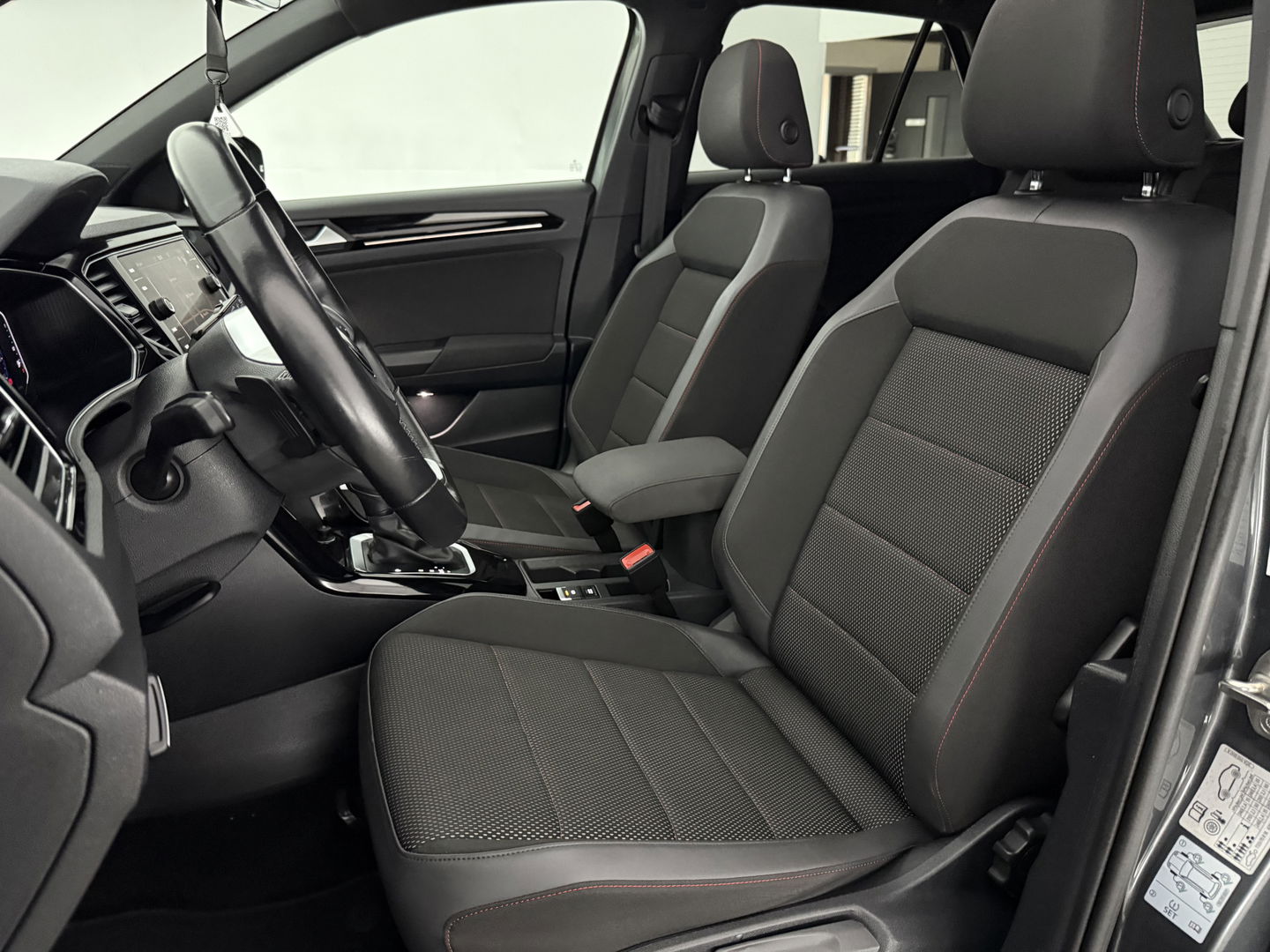 Volkswagen T-Roc 1.5 TSI Sport | Pano | Virtual | Camera | Carplay | Adaptive Cruise | Keyless | Stoelverw. | NAP