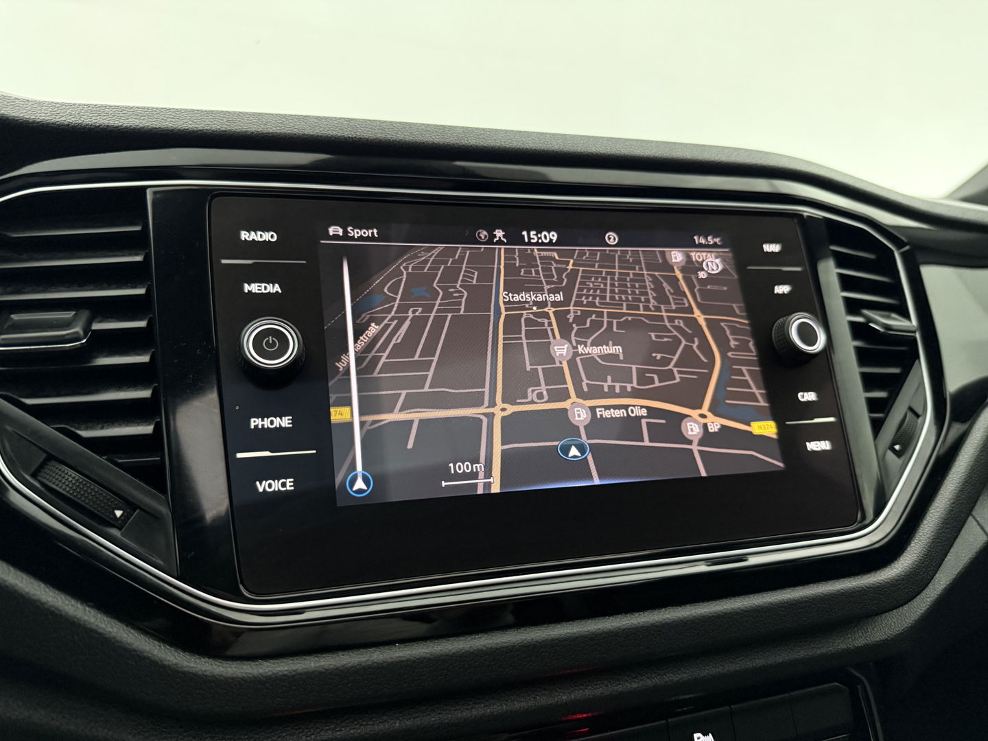 Volkswagen T-Roc 1.5 TSI Sport | Pano | Virtual | Camera | Carplay | Adaptive Cruise | Keyless | Stoelverw. | NAP