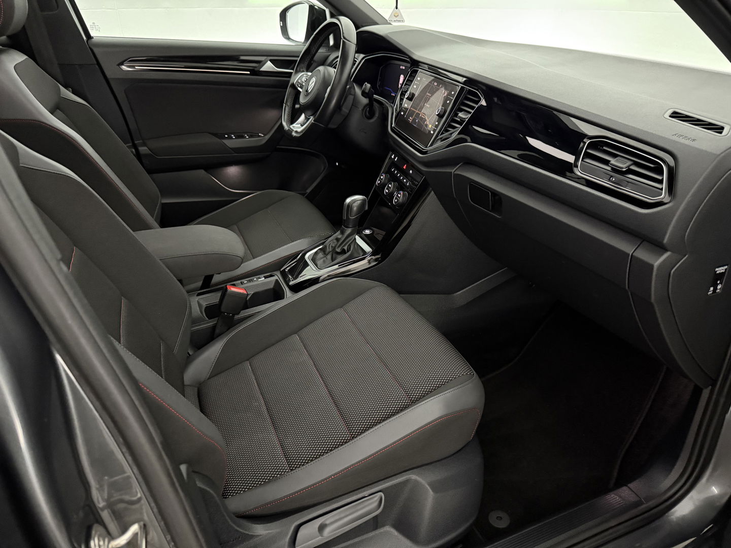Volkswagen T-Roc 1.5 TSI Sport | Pano | Virtual | Camera | Carplay | Adaptive Cruise | Keyless | Stoelverw. | NAP