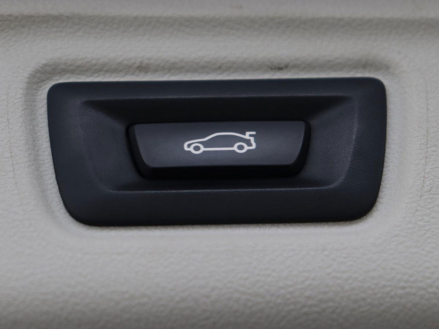 BMW 3 Serie Touring 330e | Trekhaak | Half Leder | Stoel & Stuurverwarming | Sfeerverlichting | Carplay | Cruise Control | PDC