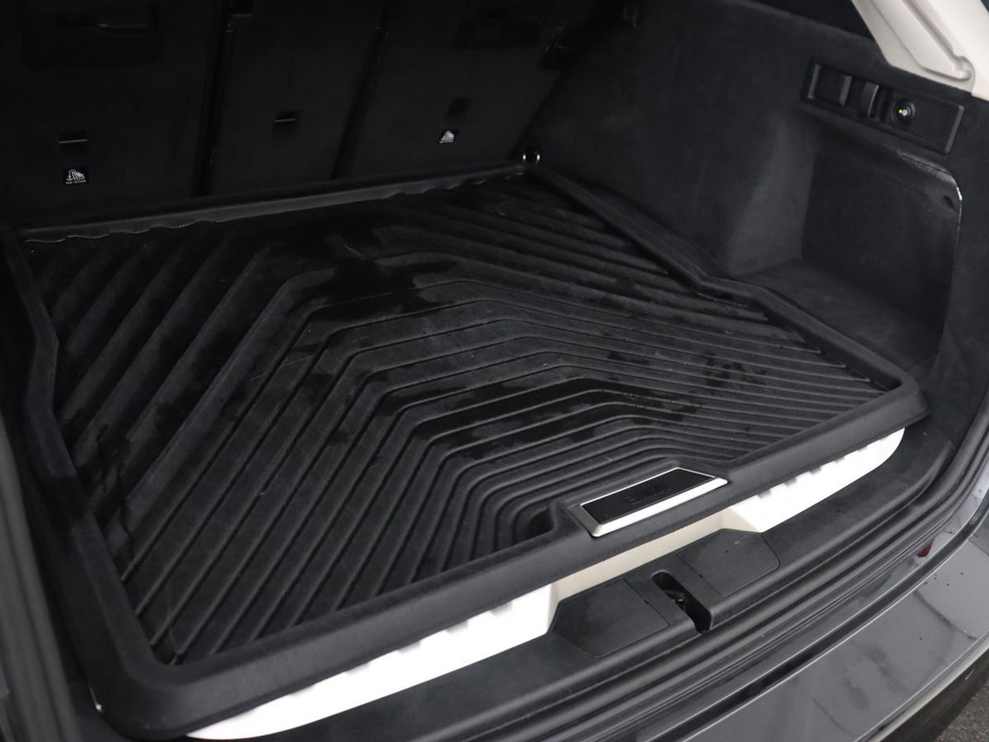 BMW 3 Serie Touring 330e | Trekhaak | Half Leder | Stoel & Stuurverwarming | Sfeerverlichting | Carplay | Cruise Control | PDC