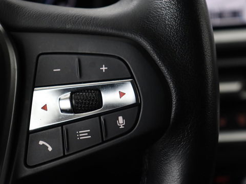 BMW 3 Serie Touring 330e | Trekhaak | Half Leder | Stoel & Stuurverwarming | Sfeerverlichting | Carplay | Cruise Control | PDC