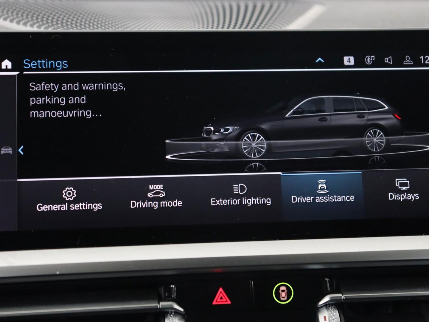 BMW 3 Serie Touring 330e | Trekhaak | Half Leder | Stoel & Stuurverwarming | Sfeerverlichting | Carplay | Cruise Control | PDC