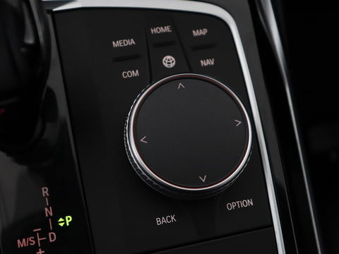 BMW 3 Serie Touring 330e | Trekhaak | Half Leder | Stoel & Stuurverwarming | Sfeerverlichting | Carplay | Cruise Control | PDC