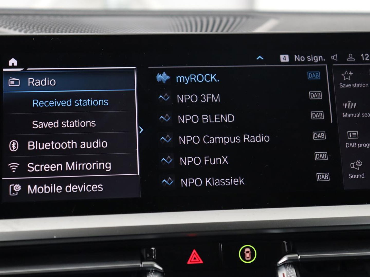 BMW 3 Serie Touring 330e | Trekhaak | Half Leder | Stoel & Stuurverwarming | Sfeerverlichting | Carplay | Cruise Control | PDC