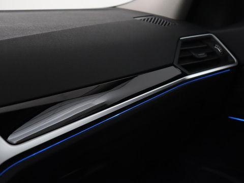 BMW 3 Serie Touring 330e | Trekhaak | Half Leder | Stoel & Stuurverwarming | Sfeerverlichting | Carplay | Cruise Control | PDC