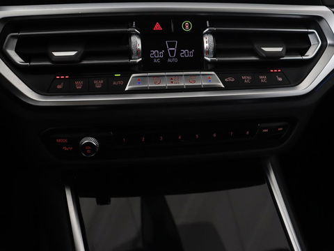 BMW 3 Serie Touring 330e | Trekhaak | Half Leder | Stoel & Stuurverwarming | Sfeerverlichting | Carplay | Cruise Control | PDC